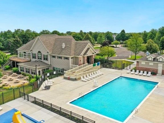 3rd image of 1811 Prairie Ridge Dr