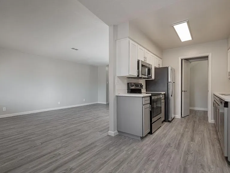 7100 Natalie Ave NE — Photo 7