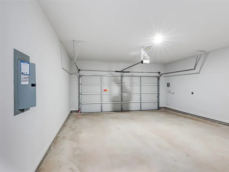 2086 Alice Jay Way — Photo 32