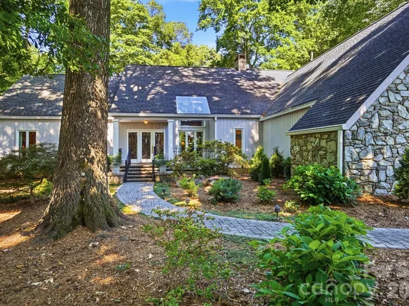29 Sunrise Point Rd, Clover, SC 29710