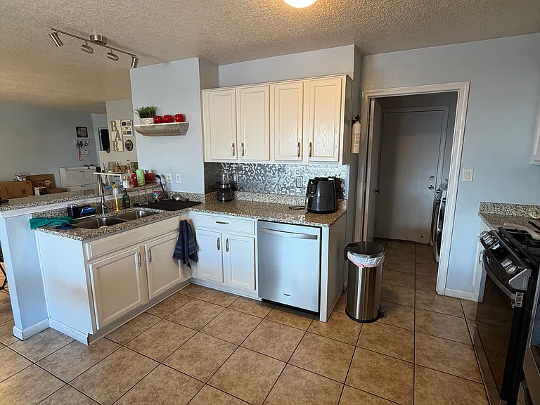 612 Avanti St SW — Photo 2