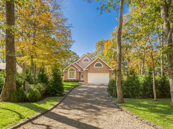 51 Sycamore Dr, East Hampton, NY 11937