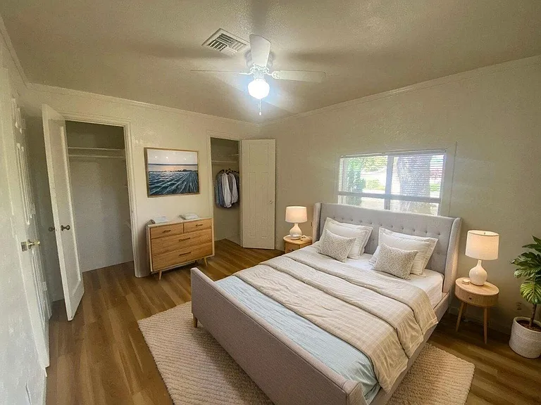 310 SE Gregory Dr — Photo 4