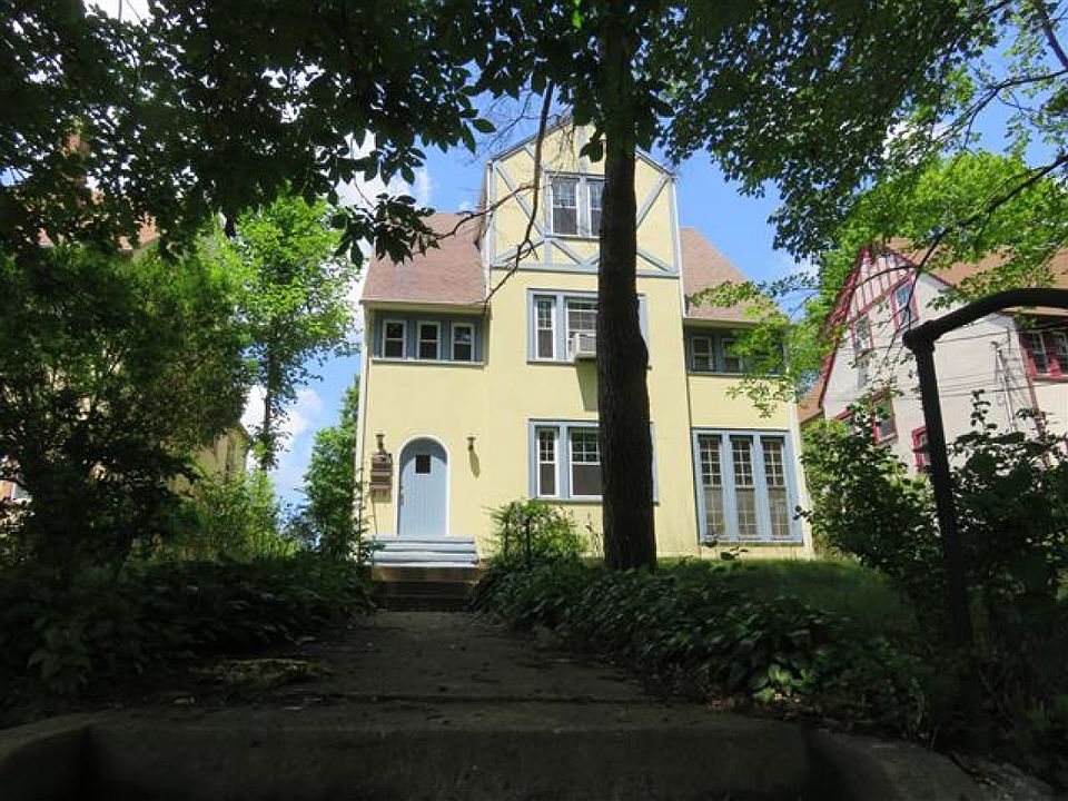 1st image of 407 Fountain St