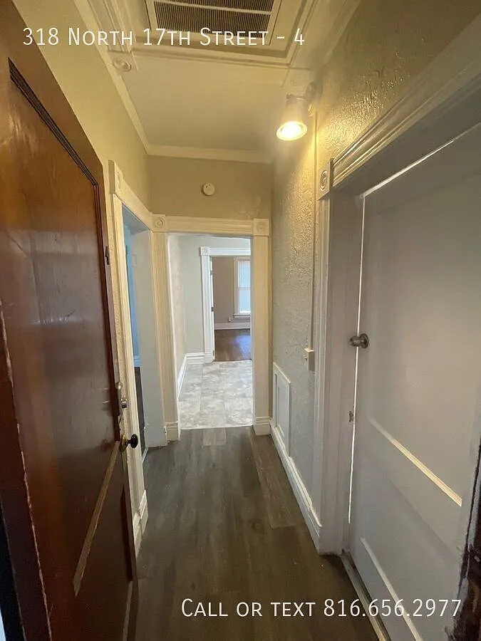 2 Bed, 1 Bath Apartment in Kansas City, KS - Free Laundry On Site — Photo 3