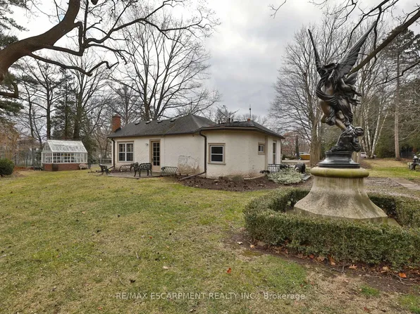 243 Shoreacres Rd, Burlington, ON L7L 2H3