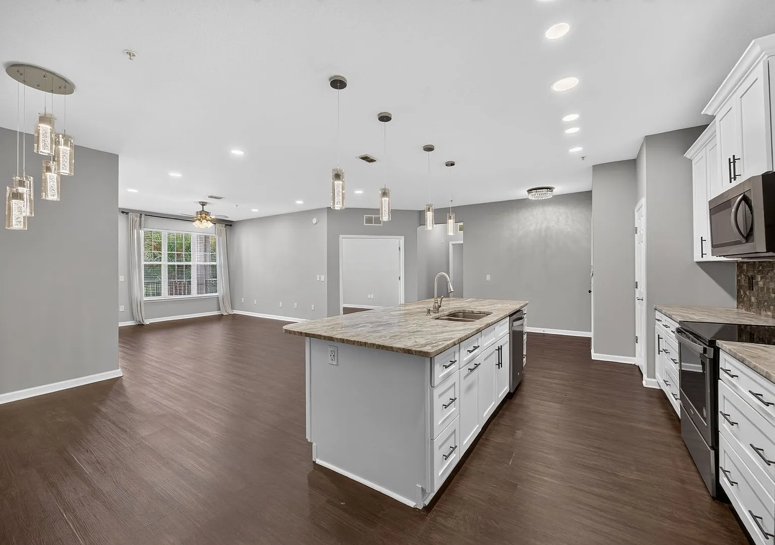 Campfield Waterfront Condo — Photo 3