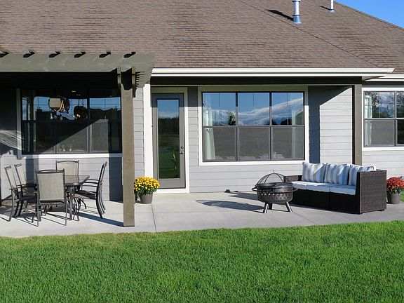 Images are representation of floorplan and may include upgrades not included in standard plan