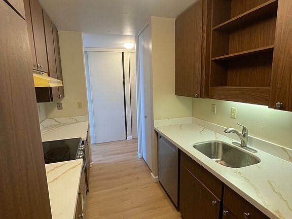 5th image of 320 Vallejo Dr APT 26