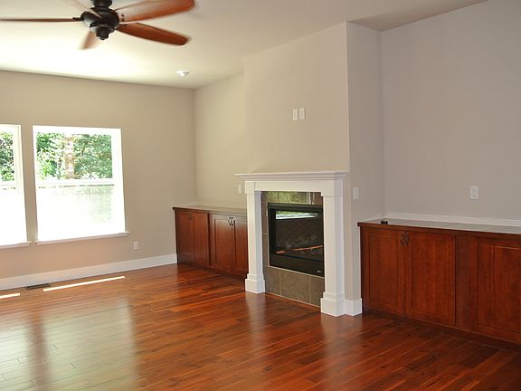 3rd image of 239 SW Teal Ct