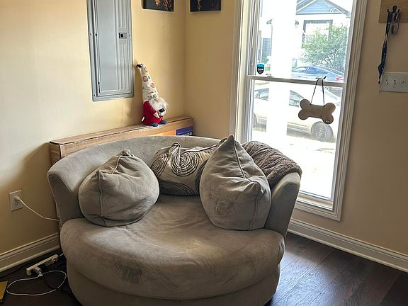 5th image of 509 E Ormsby Ave