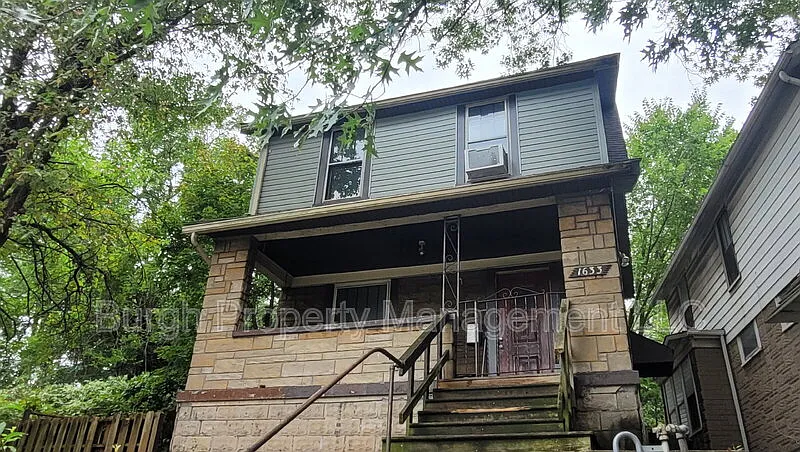 3 bed, 1.0 bath, 1252 sqft, $1,500 — Photo 1