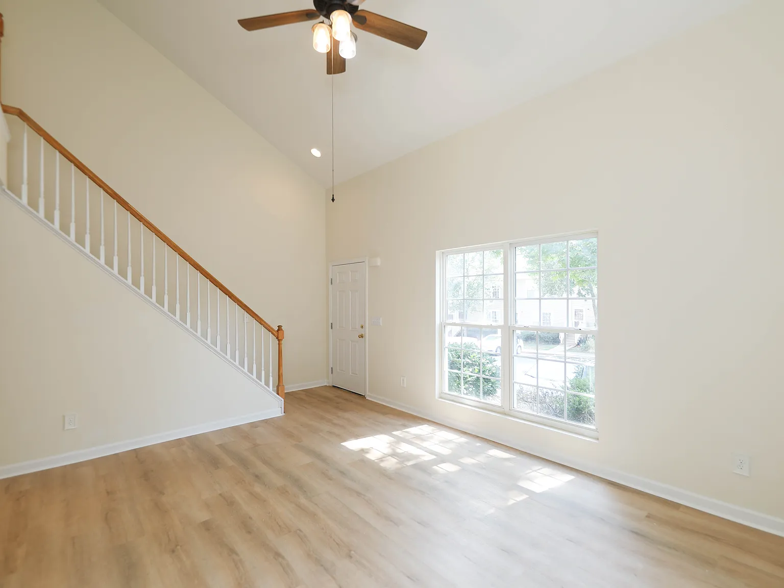 3 bed, 1080 sqft, $2,300 — Photo 4