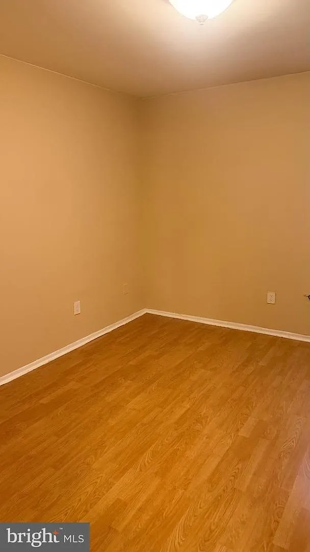 2 bed, 900 sqft, $1,600 — Photo 3