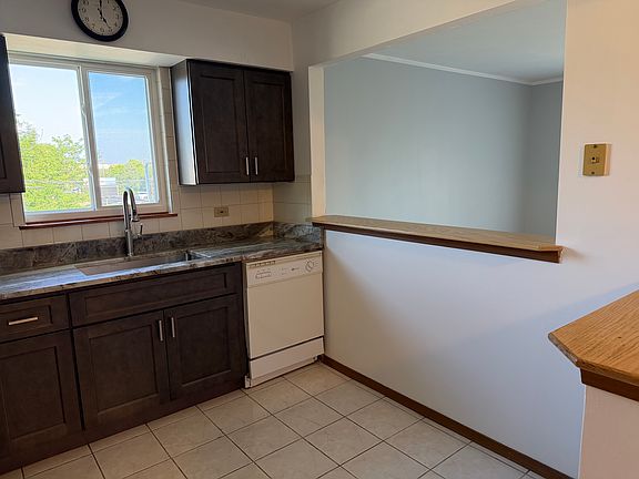 3rd image of 1326 E 159th St #1326