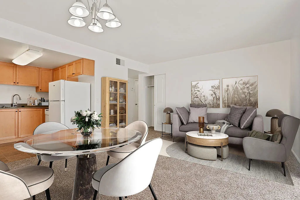 Regency Apartments — Photo 2
