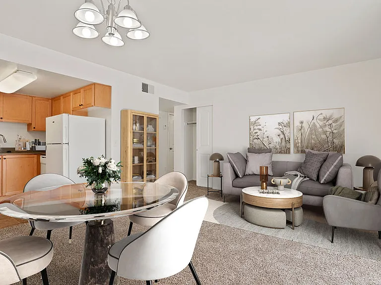 Regency Apartments — Photo 2