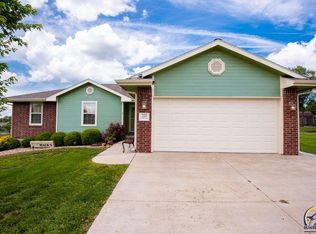 220 NE 59th Ter, Topeka, KS 66617