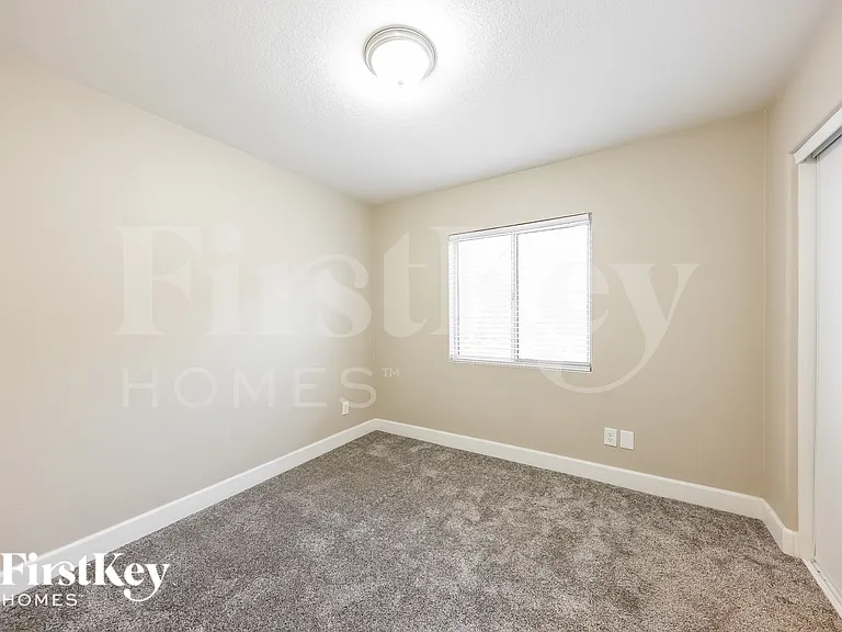 18139 N 113th Ave — Photo 12