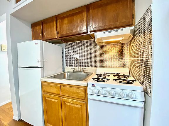 2nd image of 116 E 83rd St #4B
