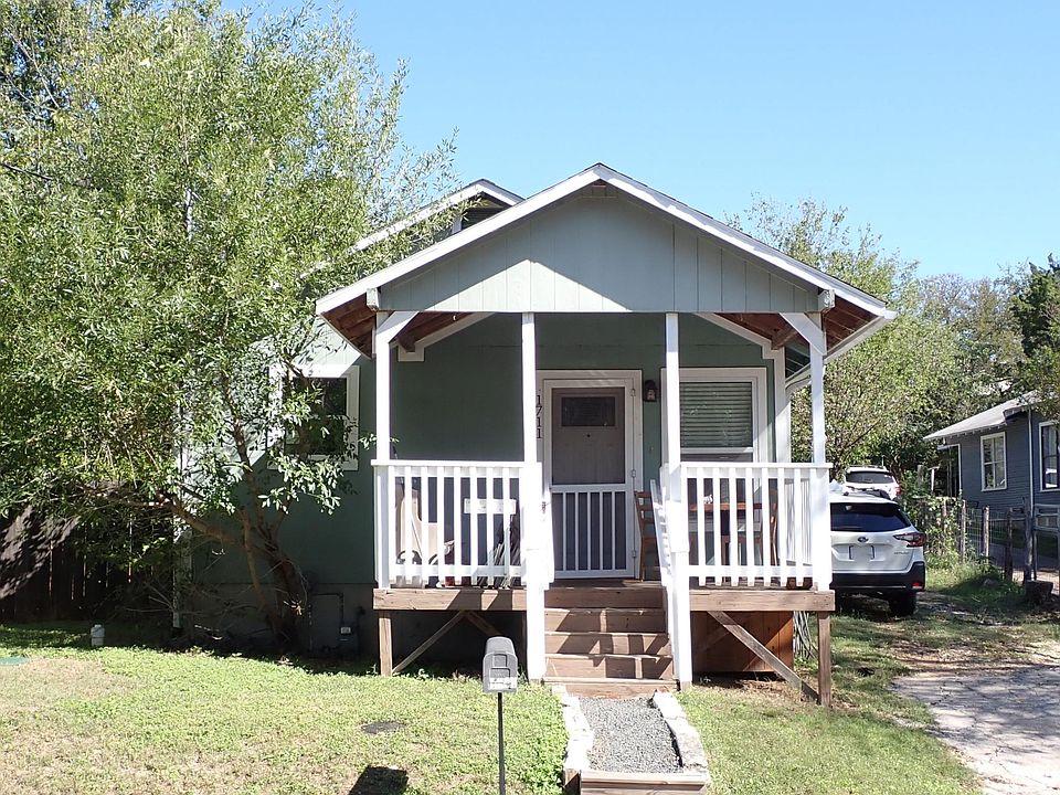 Cozy and quaint in a great neighborhood!