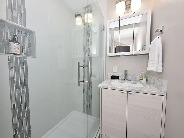 1538 W Liebau Rd — Photo 17
