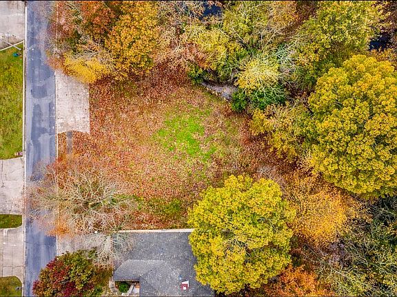 5th image of 1115 Claycut Cir