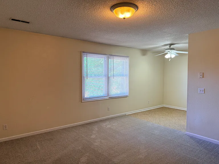 504 W Dodson St — Photo 12