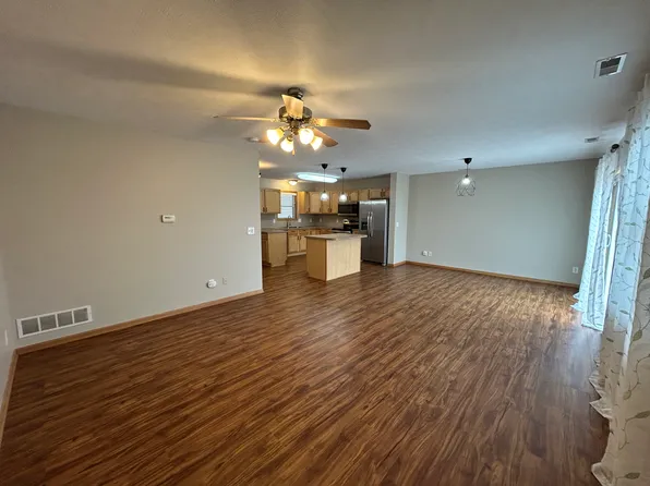 8235 S 35th St, Lincoln, NE 68516