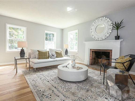 5th image of 38 Shire Oaks Dr