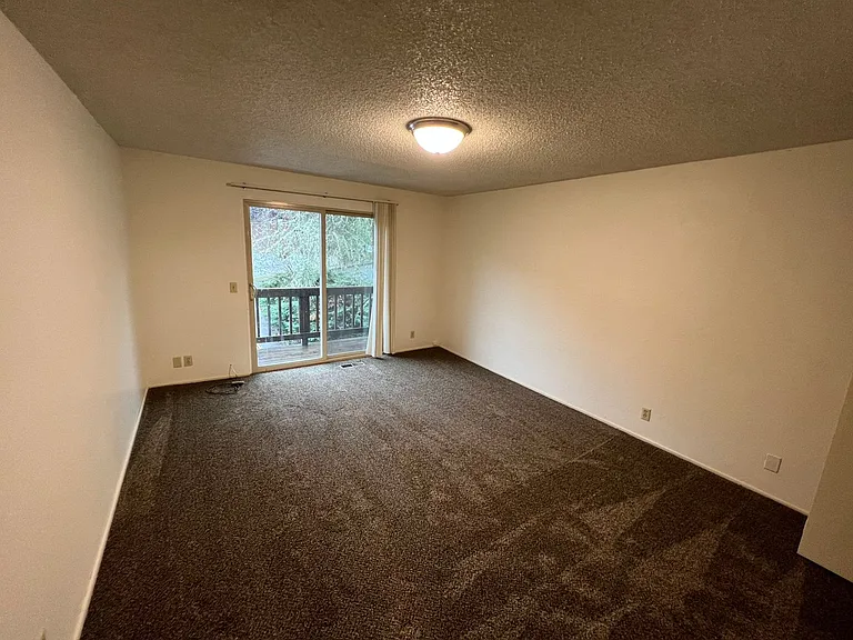 3960 University St — Photo 7