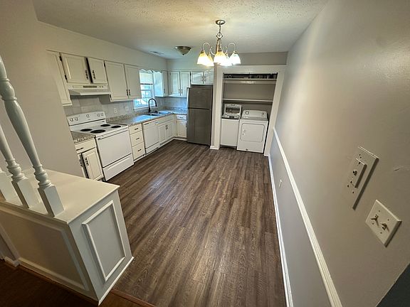 2nd image of 125 Holmes Cir