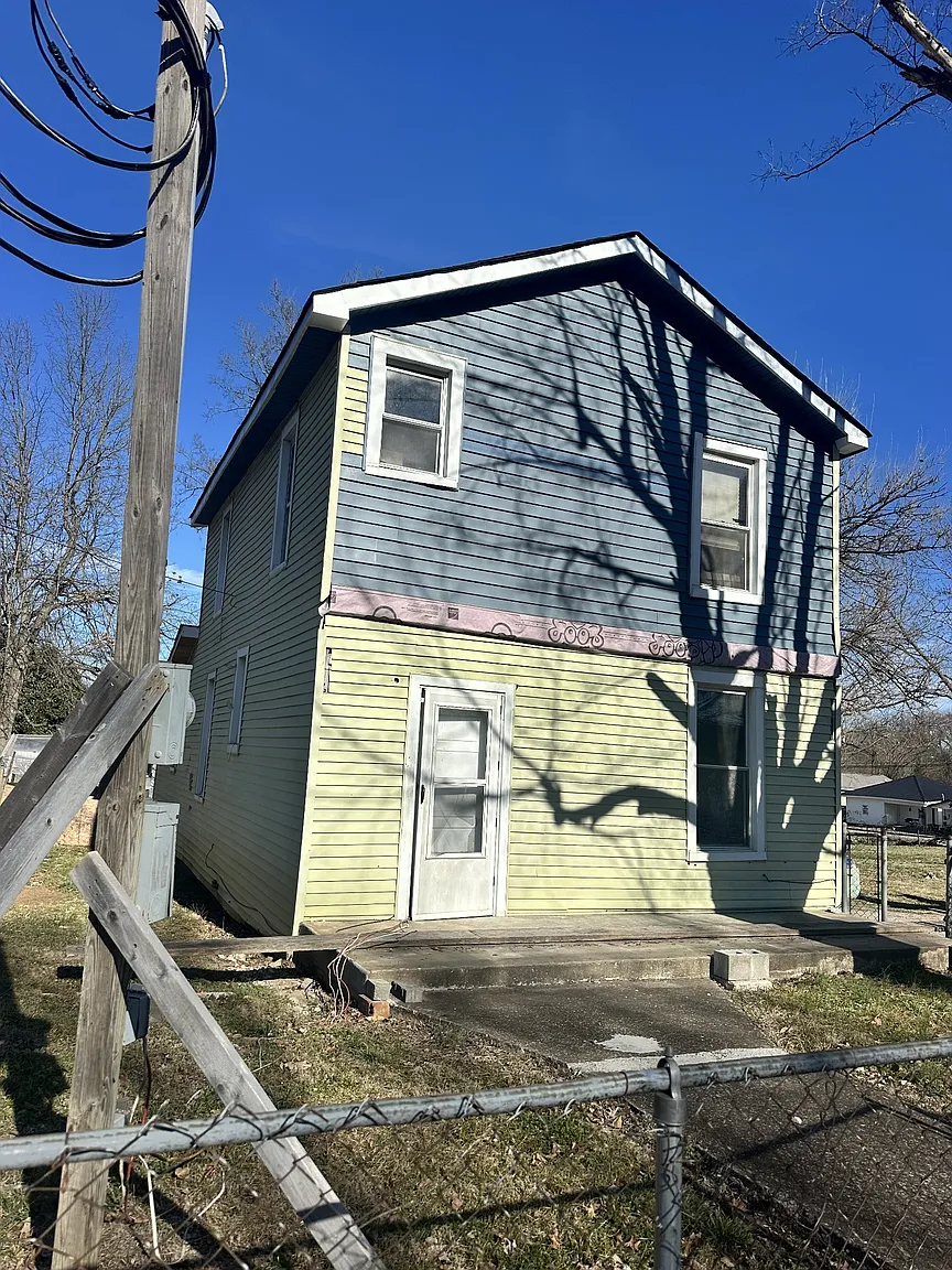412 W 2nd St photo 1