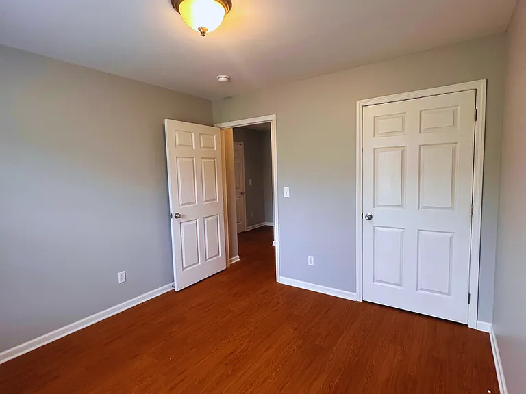 Chilewich Apartments — Photo 30