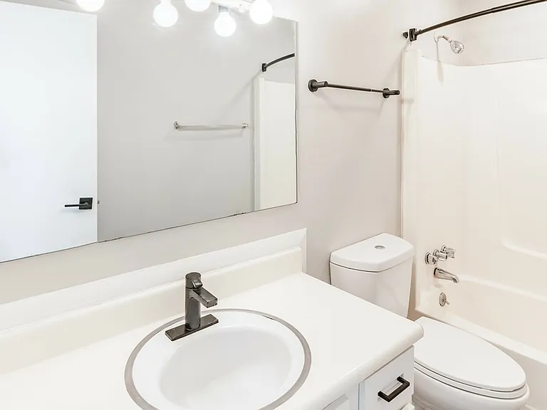 Raintree Village Apartments — Photo 12