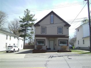 6 N Main St, Middleport, NY 14105