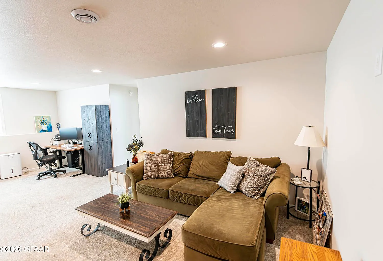 4 bed, $2,800 — Photo 1