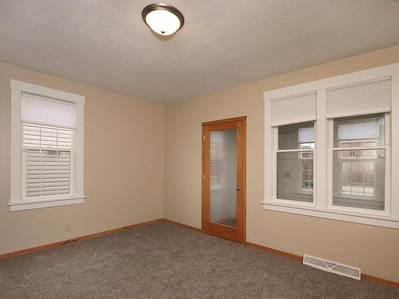 4th image of 113 Columbus Ave N