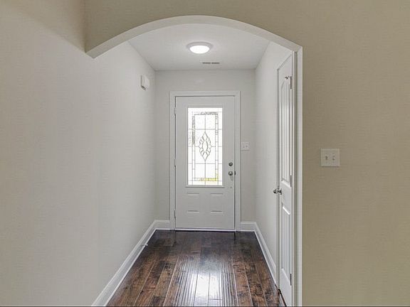 4th image of 847 Shelton Cir