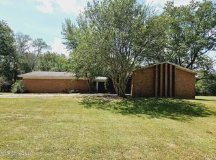 319 Glenfield Rd, Canton, MS 39046