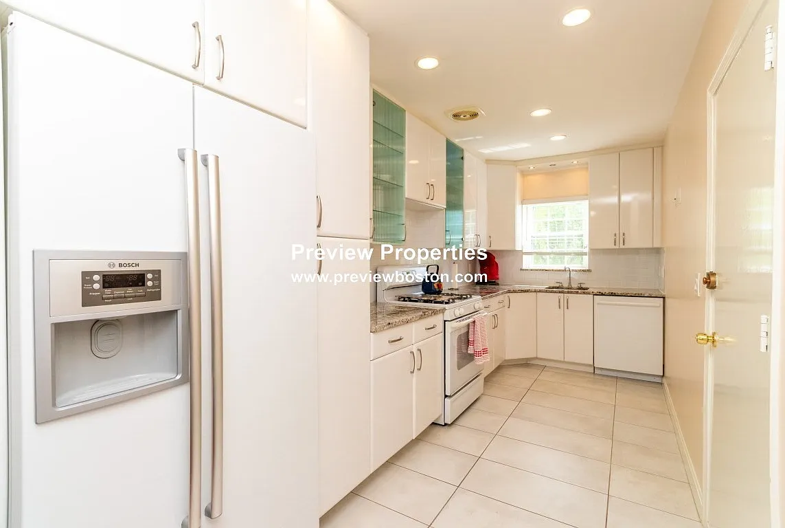 2 bed, 821 sqft, $2,595 — Photo 3