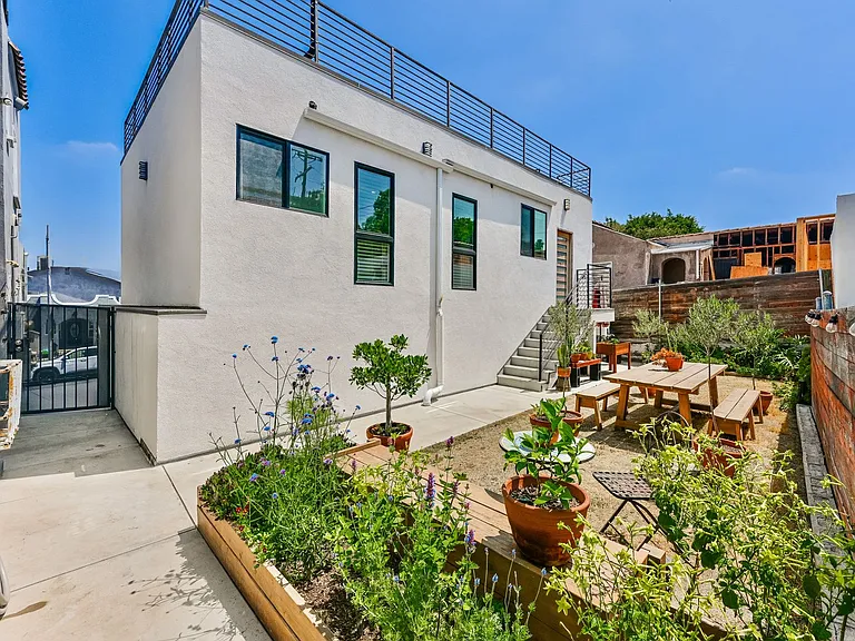 Serrano Place — Photo 2
