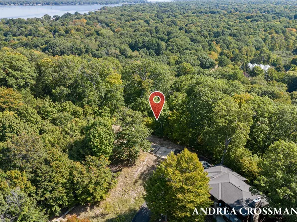 6621 Forest Beach Dr, Holland, MI 49423