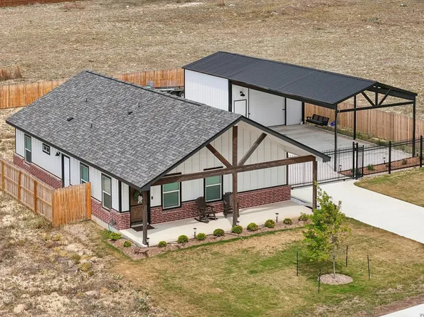 218 Colonial, La Vernia, TX 78121