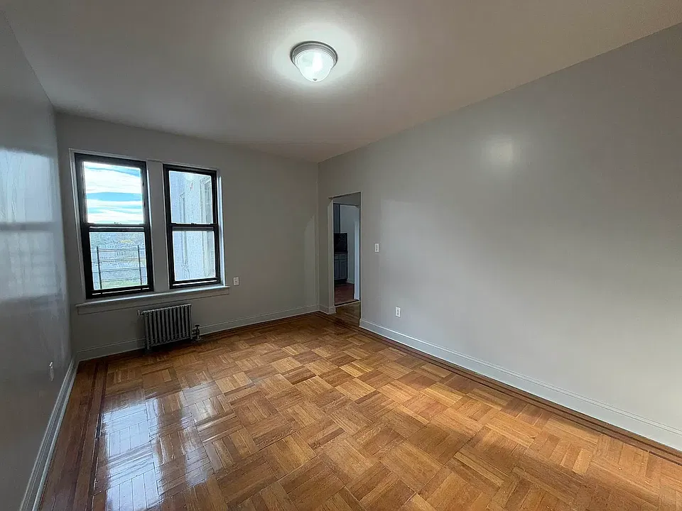 646 Argyle Rd #8F