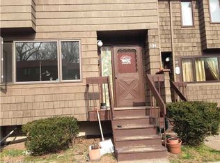 136 Towne House Rd, Hamden, CT 06514