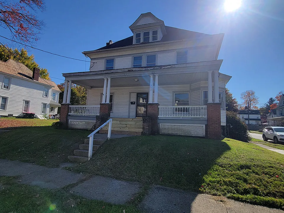 302 Boyles Ave #1