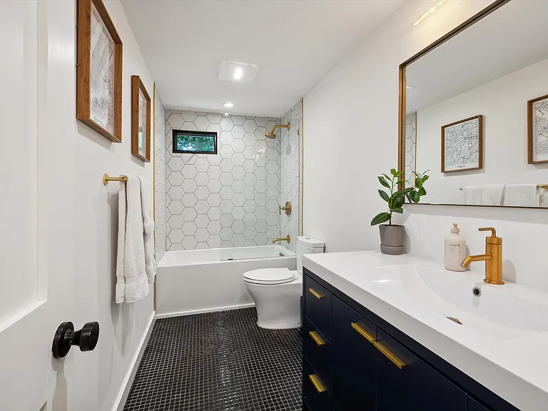 15 Tyrone Dr — Photo 16