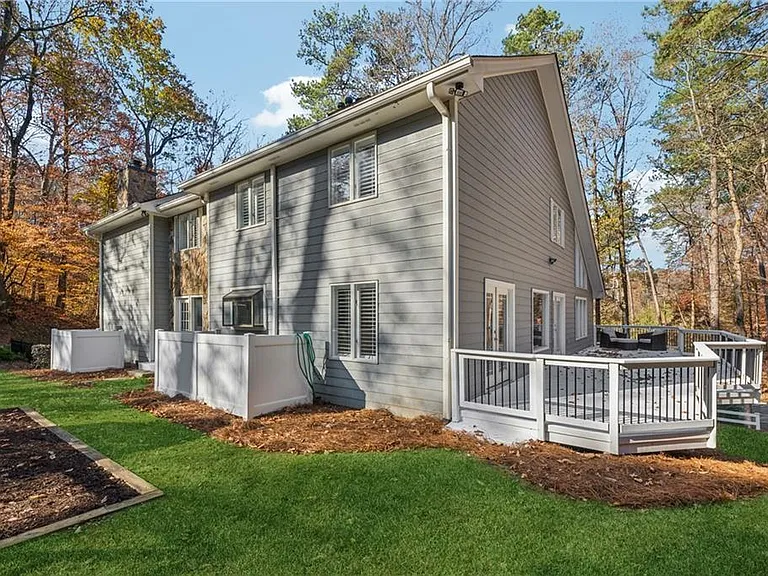 6895 Riverside Dr — Photo 44