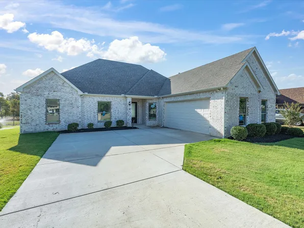 1301 Carnoustie Dr, Ennis, TX 75119